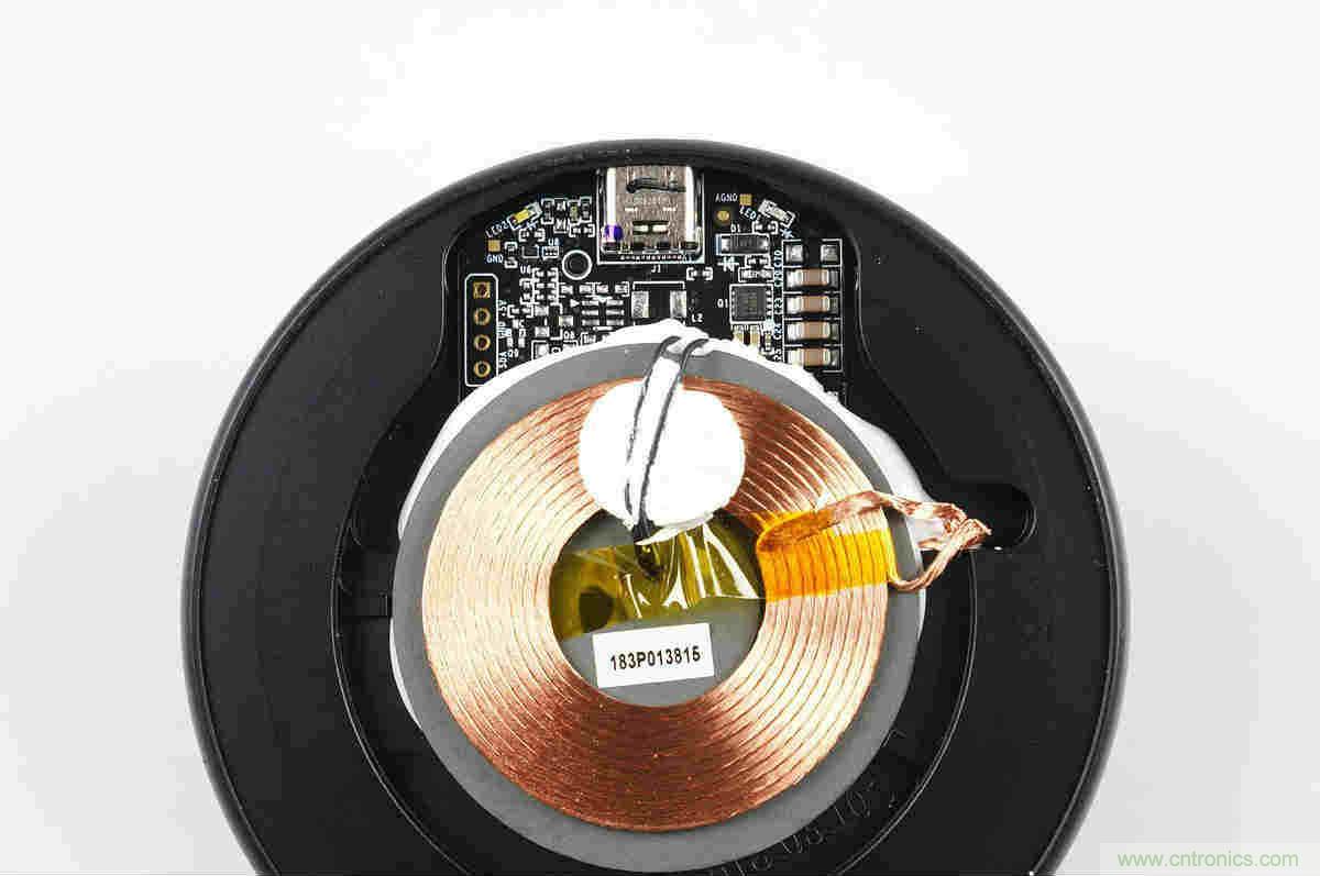 拆解對比：系出同門，小米、紫米無線充電器的差別有多大？