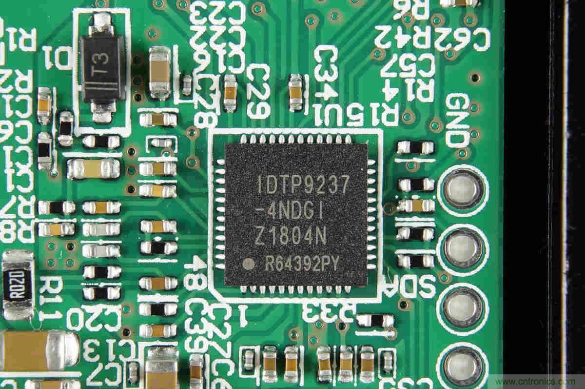 拆解對比：系出同門，小米、紫米無線充電器的差別有多大？