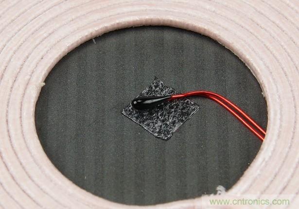 拆解對比：系出同門，小米、紫米無線充電器的差別有多大？