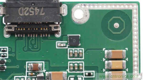 拆解華為保時(shí)捷設(shè)計(jì)快充無(wú)線充電器：憑啥能賣699？