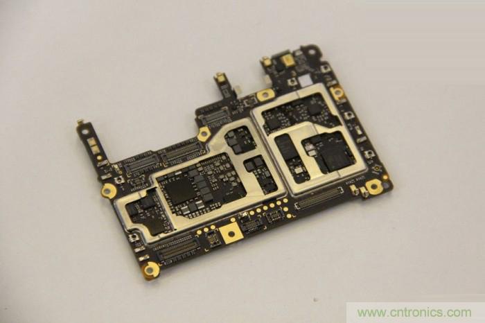 堅(jiān)果R1拆解：內(nèi)部設(shè)計(jì)究竟如何？