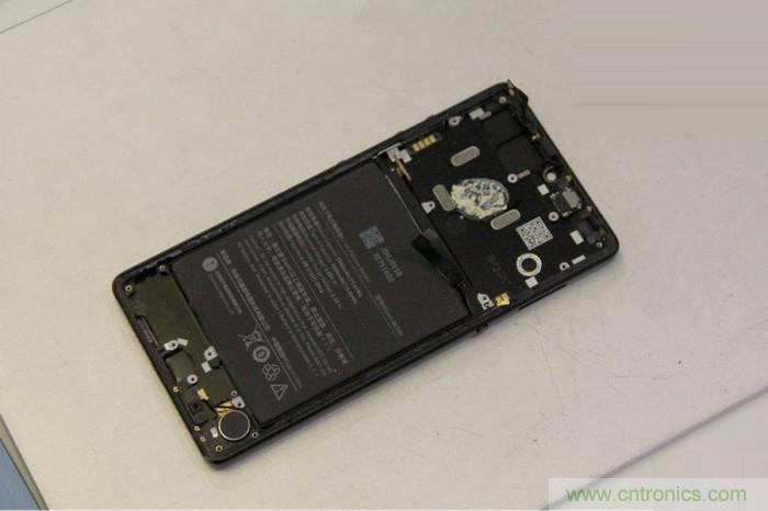 堅(jiān)果R1拆解：內(nèi)部設(shè)計(jì)究竟如何？