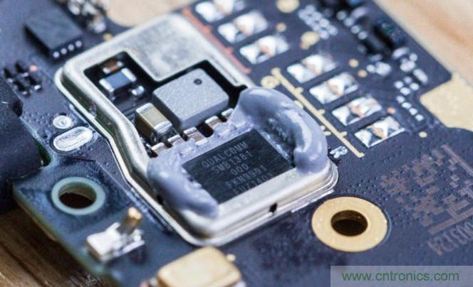 拆解黑鯊手機(jī)：多級(jí)直觸一體式液冷系統(tǒng)有什么門道？