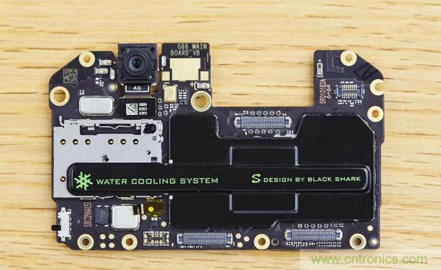 拆解黑鯊手機(jī)：多級(jí)直觸一體式液冷系統(tǒng)有什么門道？