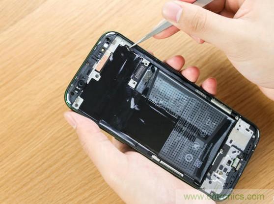 拆解黑鯊手機(jī)：多級(jí)直觸一體式液冷系統(tǒng)有什么門道？