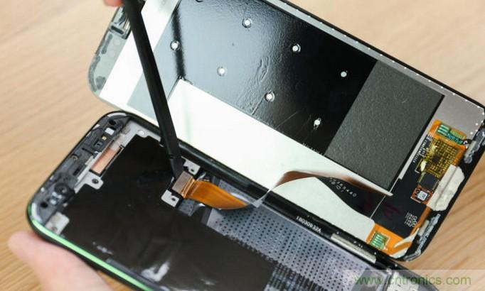 拆解黑鯊手機(jī)：多級(jí)直觸一體式液冷系統(tǒng)有什么門道？