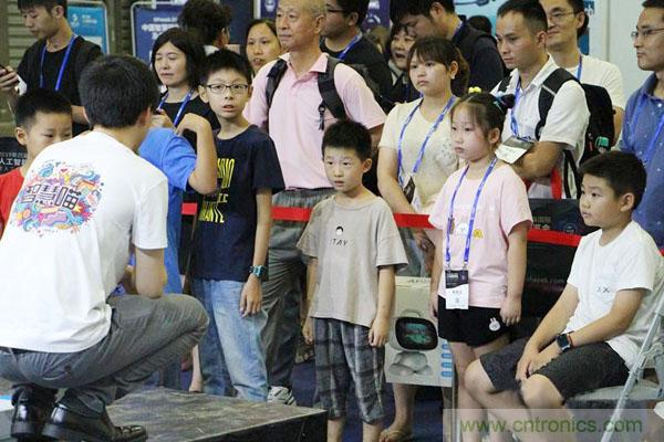 明年再見！&ldquo;WAIE 2019第四屆上海國際人工智能展覽會暨人工智能產(chǎn)業(yè)大會&rdquo;完美落幕！