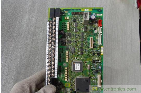 變頻器的輸出頻率調(diào)高，那么輸出電壓將如何提高？