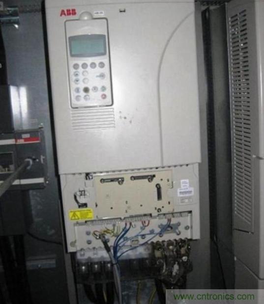 變頻器的輸出頻率調(diào)高，那么輸出電壓將如何提高？