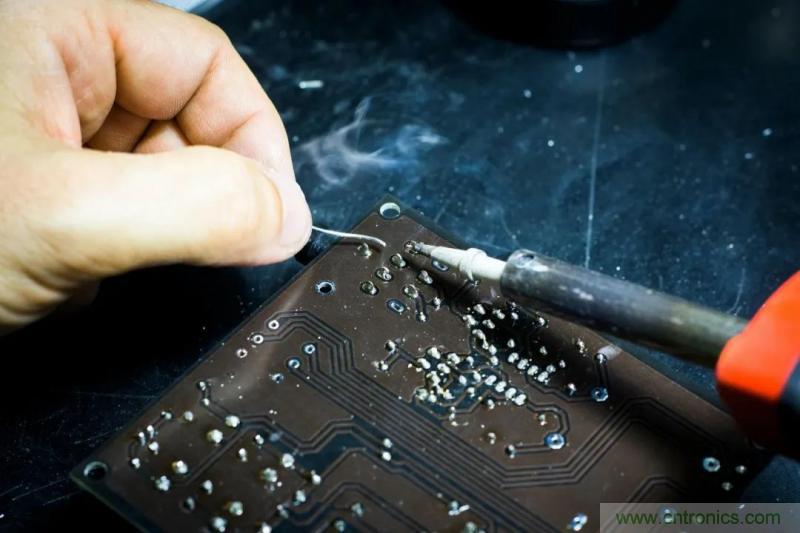 如何引腳接地十字焊盤(pán)，過(guò)孔完全接地?