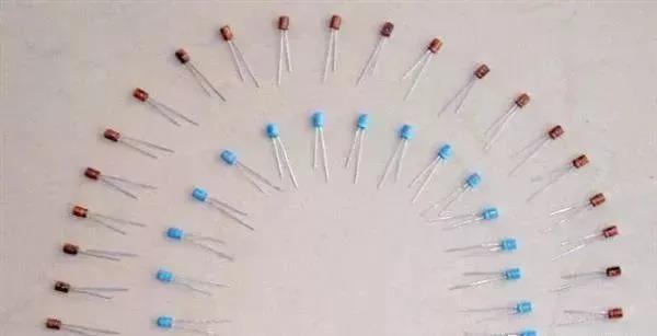 為什么鋁電解電容不能承受反向電壓？