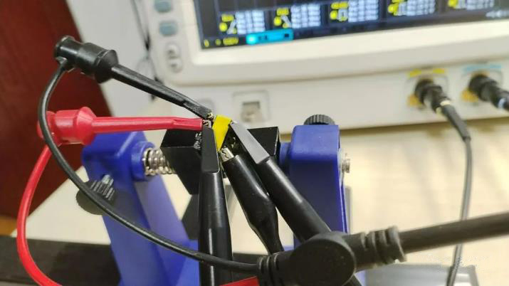 如何利用示波器快速判斷變壓器的同名端和異名端？